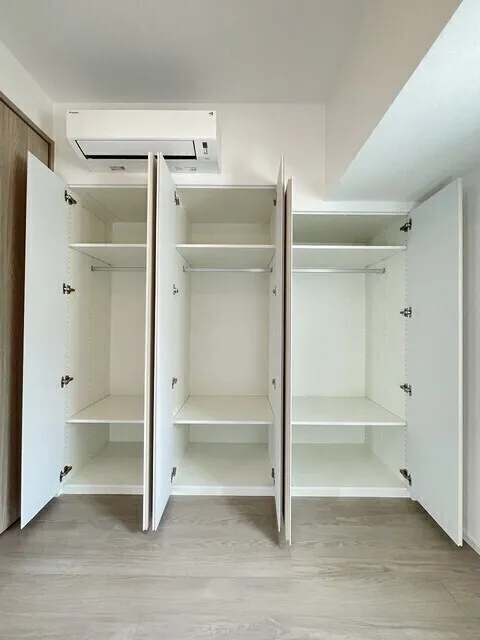 Stylio Kamata West - Interior - ["Wood", "Flooring", "Cabinetry"]