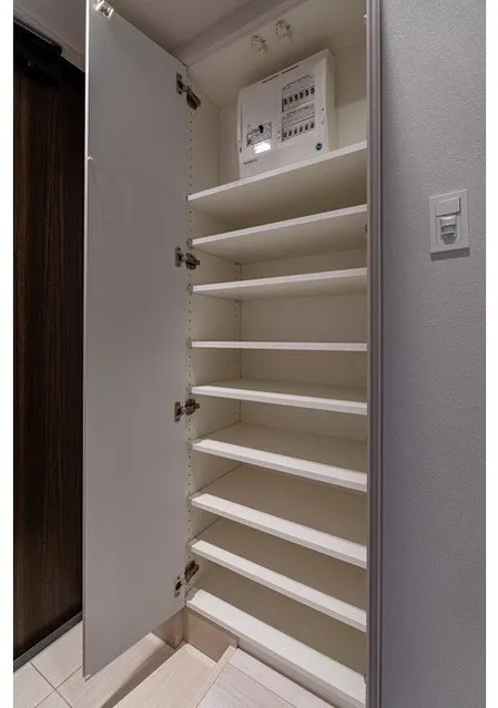 Season Flats Omorinishi - Interior - ["Wood", "Shelving", "Household hardware"]