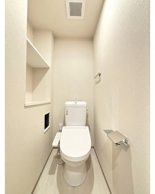 Clarity Ueno Inaricho - Interior - ["Toilet seat", "Toilet", "Flooring"]