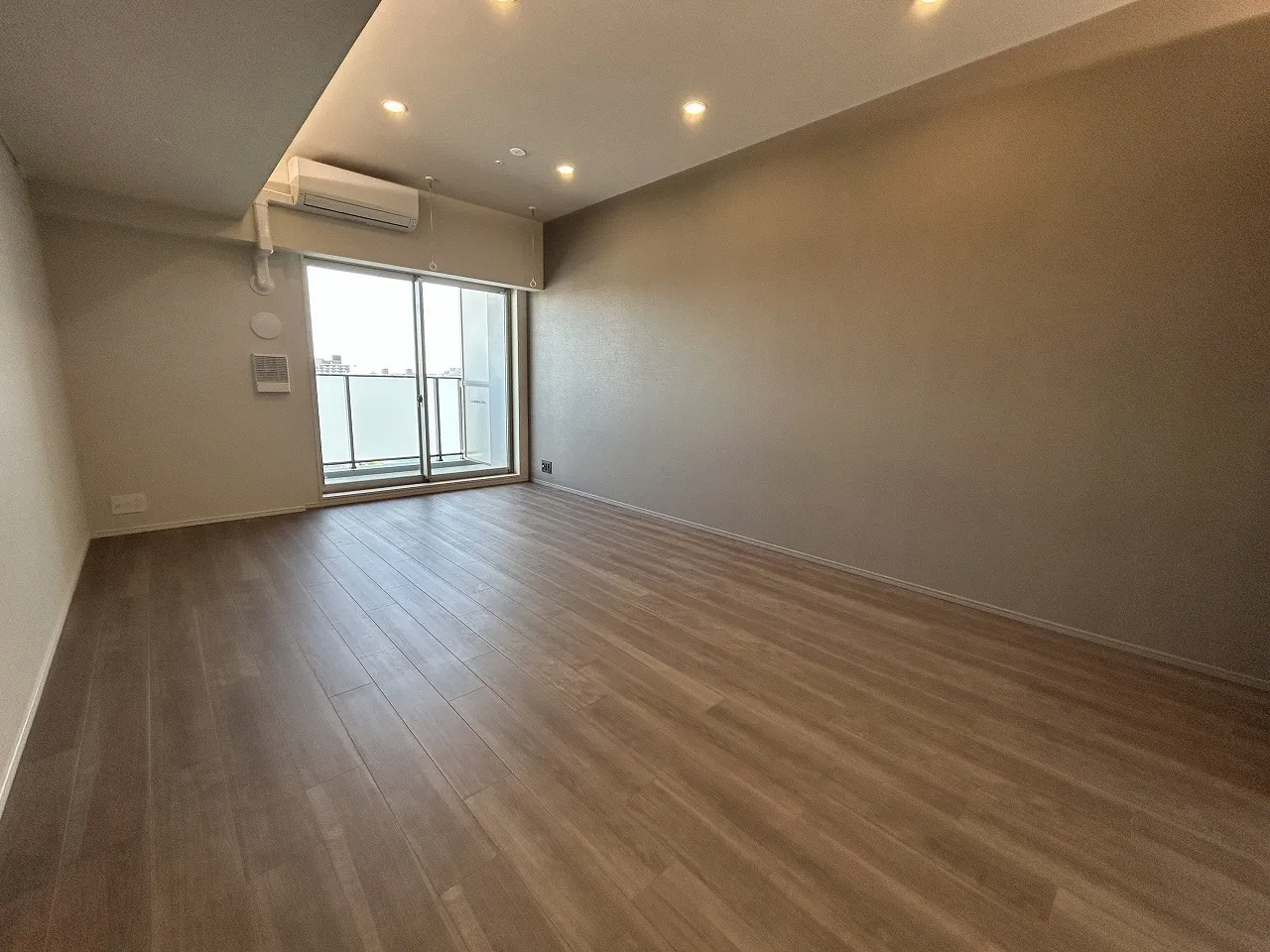 Blanchiesta Kiba - Interior - ["Flooring", "Floor", "Wood flooring"]