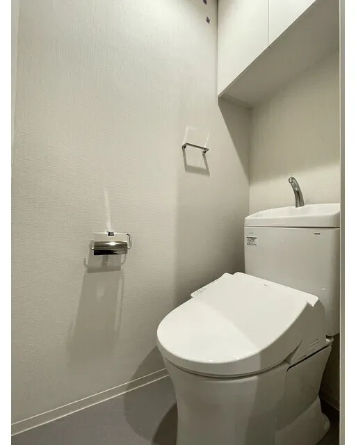 Daffitto Kinshicho - Interior - ["Toilet seat", "Toilet", "Plumbing fixture"]