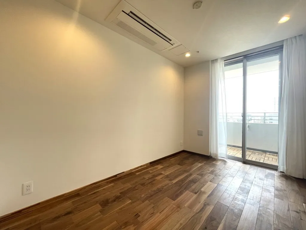 Shiba Park Tower, 14th floor