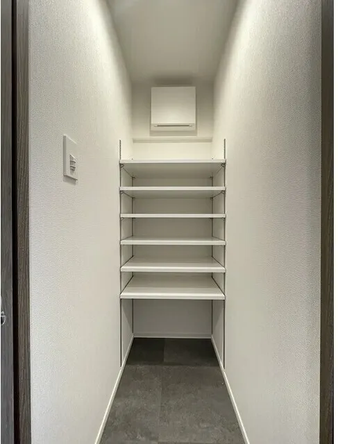 Stylio Kamata West - Interior - ["Wall", "Wood", "Flooring"]