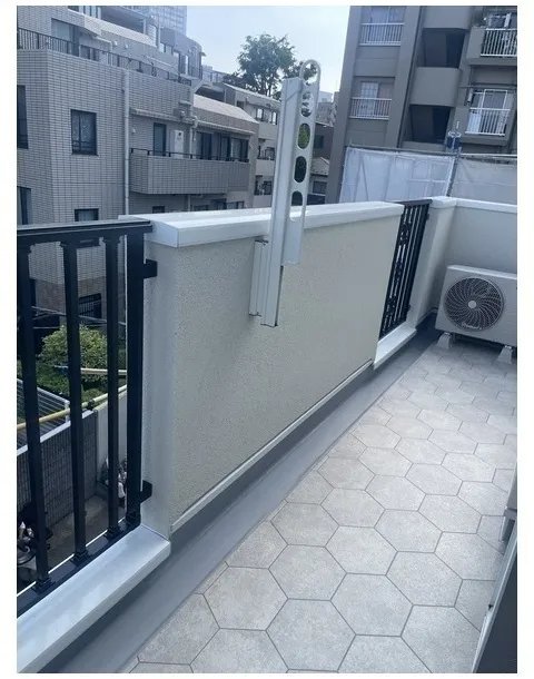 Peabody Homes Nakanosakaue - Interior - ["Composite material", "Handrail", "Balcony"]