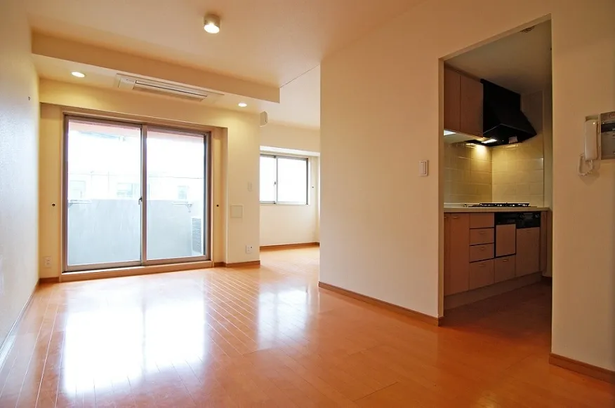 Residia Jiyugaoka - Interior - ["Building", "Property", "Window"]