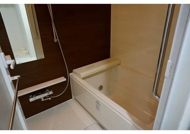 Ambiente Komagome - Interior - ["Plumbing fixture", "Bathroom", "Flooring"]