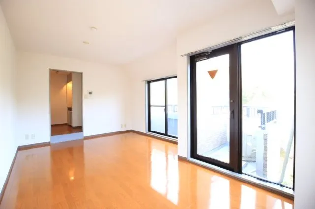 Lions Mansion Omori Honcho No. 3 - Interior - ["Floor", "Flooring", "Apartment"]