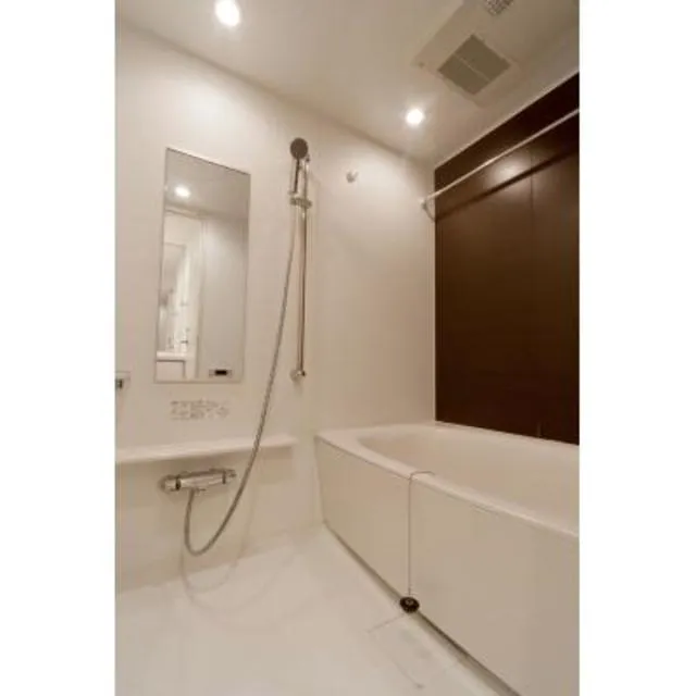 Park Cube Meguro Tower - Interior - ["Shower head", "Plumbing fixture", "Building"]