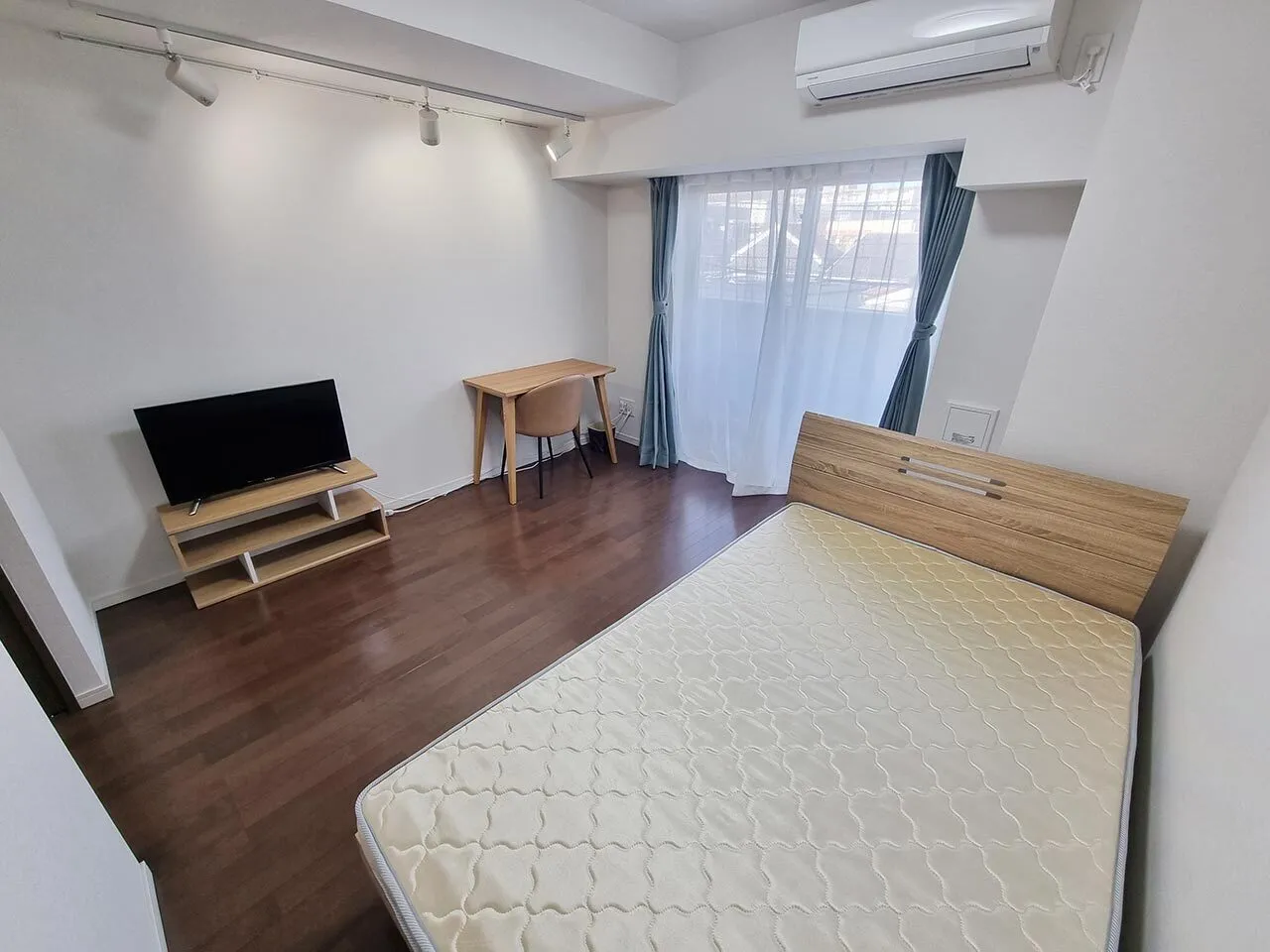 Mynavi STAY Hon-Haneda - Interior - ["Wood", "Flooring", "Floor"]