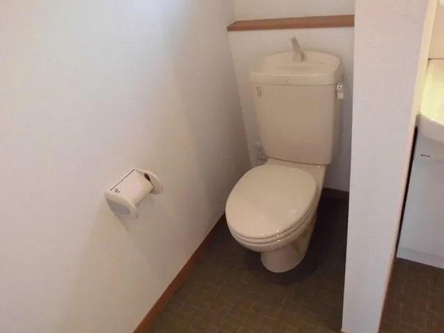 Casa Piccolina - Interior - ["Toilet seat", "Plumbing fixture", "Toilet"]