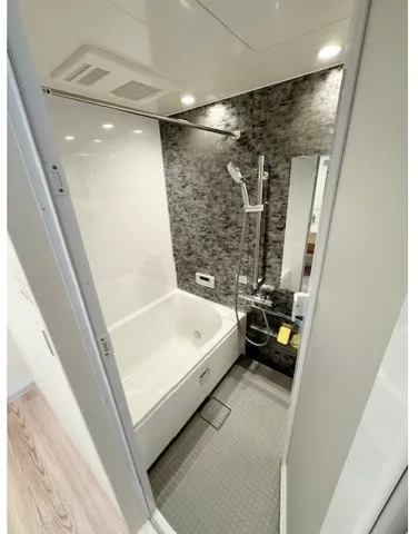Willow Itabashi Honcho - Interior - ["Plumbing fixture", "Flooring", "Bathroom"]