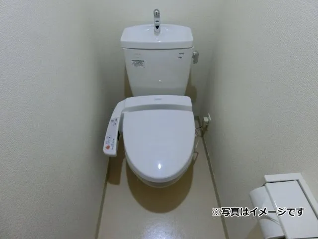 Genovia Kita-Senju - Interior - ["Toilet seat", "Toilet", "Plumbing fixture"]