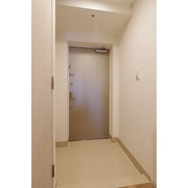 BluRock Monzen-Nakacho - Interior - ["Door", "Fixture", "Wood"]