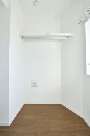 Arika Hikifune II - Interior - ["Wall", "Flooring", "Floor"]