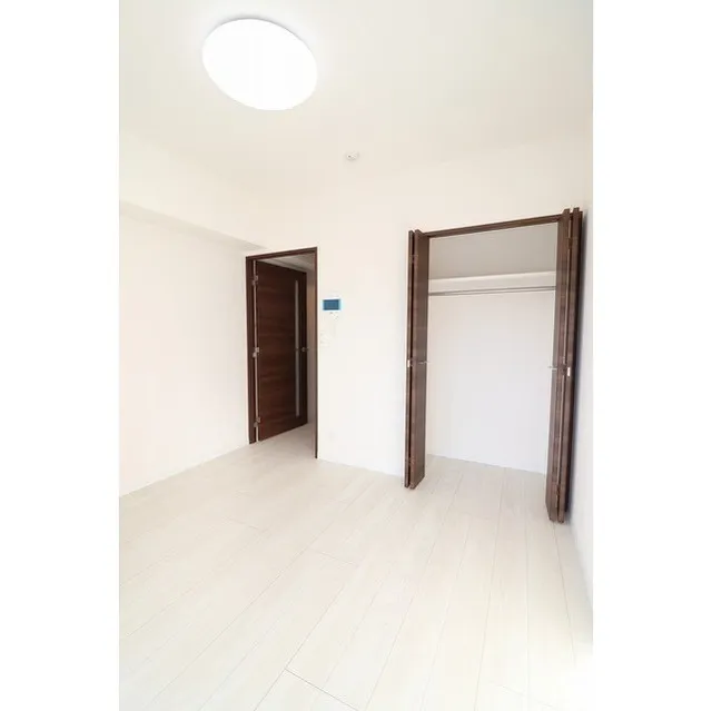Gran Casa Omori Kaigan - Interior - ["Mirror", "Door", "Building"]