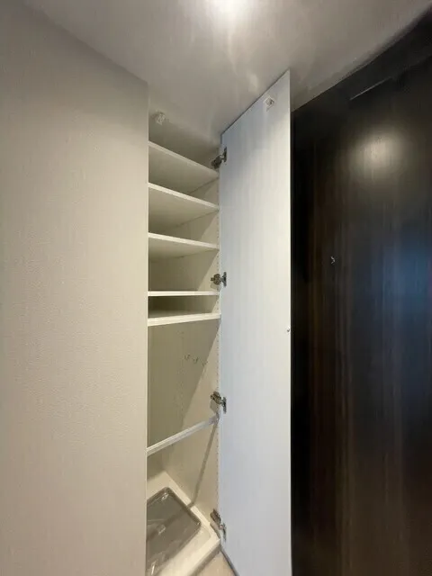 Season Flats Omorinishi - Interior - ["Wood", "Flooring", "Interior design"]