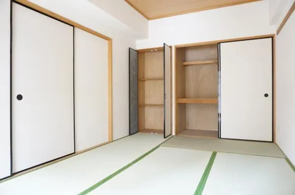 Heimrose - Interior - ["Wood", "Flooring", "Ceiling"]