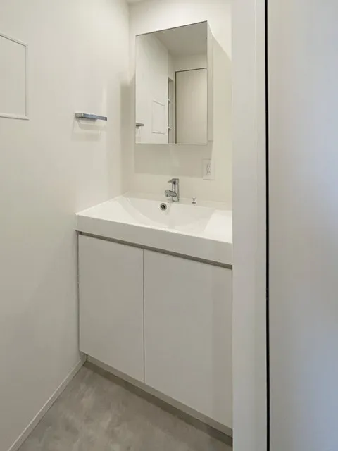 ASTILE Harajuku - Interior - ["Mirror", "Tap", "Sink"]
