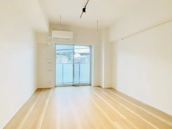 YOU I COURT - Interior - ["Window", "Fixture", "Building"]