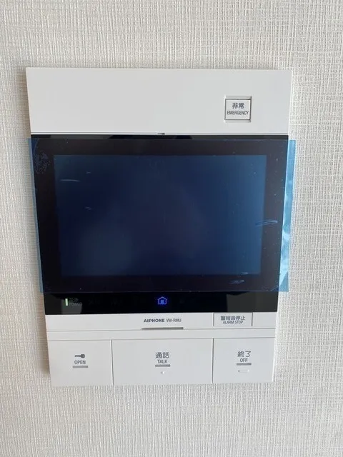 Comforia Live Senju - Interior - ["Output device", "Rectangle", "Computer monitor accessory"]