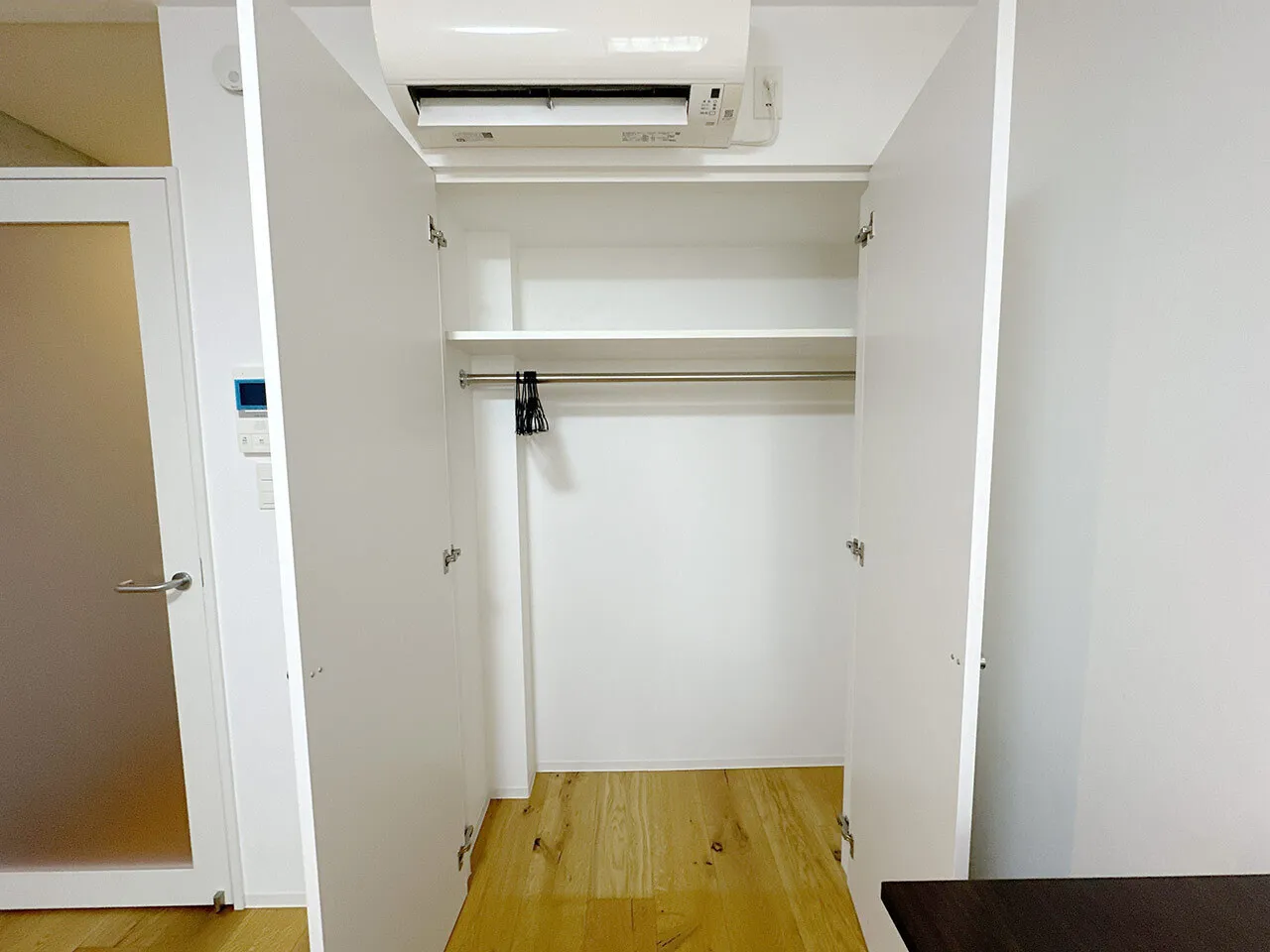 Mynavi STAY Tachiaigawa 2 - Interior - ["Wood", "Flooring", "Floor"]