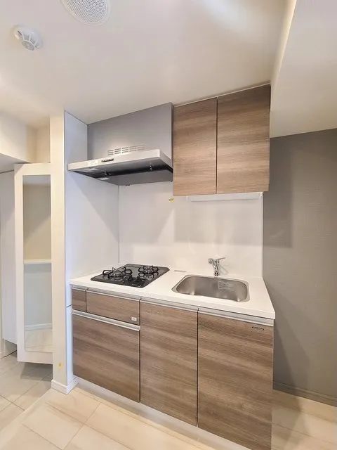Comforia Higashioi I - Interior - ["Cabinetry", "Countertop", "Furniture"]