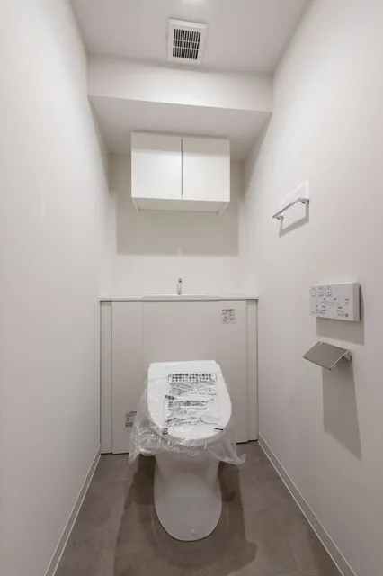 La Casa Hiroo - Interior - ["Building", "Fixture", "Interior design"]