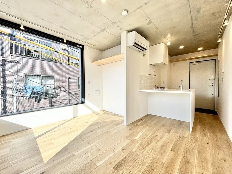 Trias242 - Interior - ["Ceiling", "Flooring", "Apartment"]