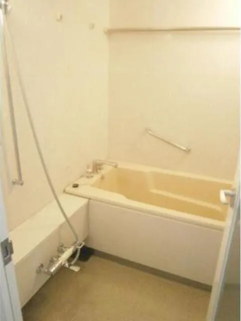 River Point Tower - Interior - ["Property", "Bathroom", "Room"]
