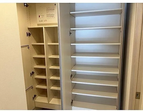 The Park Habio Meguro Place - Interior - ["Shelving", "Closet", "Shelf"]