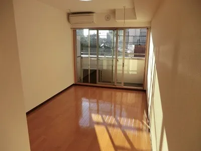 Belaire Meguro - Interior - ["Window", "Wood", "Fixture"]