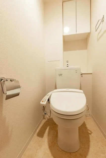 Grandeur Yoyogi-Ooyama - Interior - ["Flooring", "Toilet seat", "Plumbing fixture"]