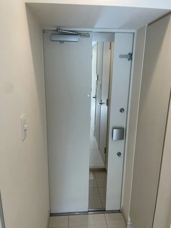 Premium Cube G Nishioi - Interior - ["Flooring", "Floor", "Door"]