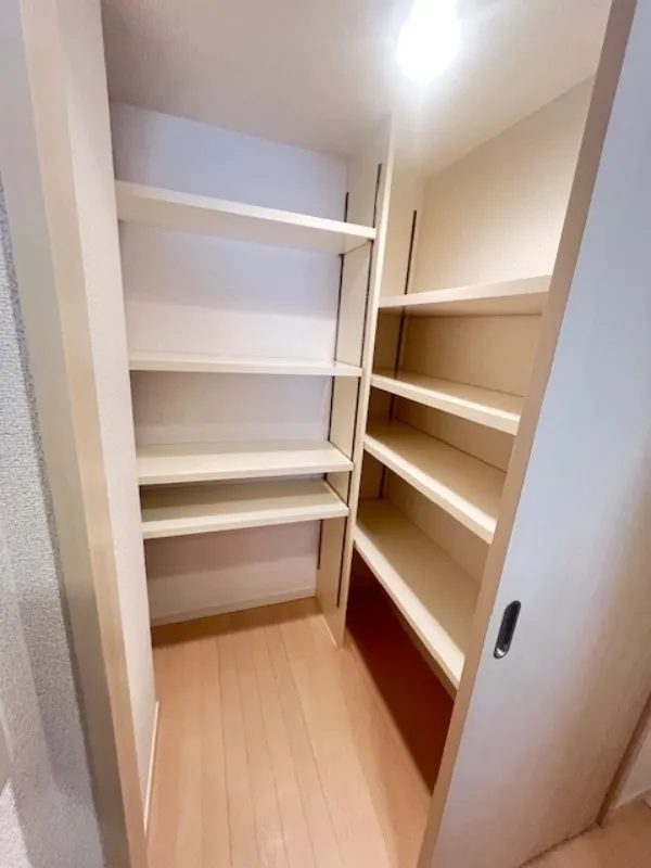 West Park Tower Ikebukuro - Interior - ["Flooring", "Wood", "Floor"]