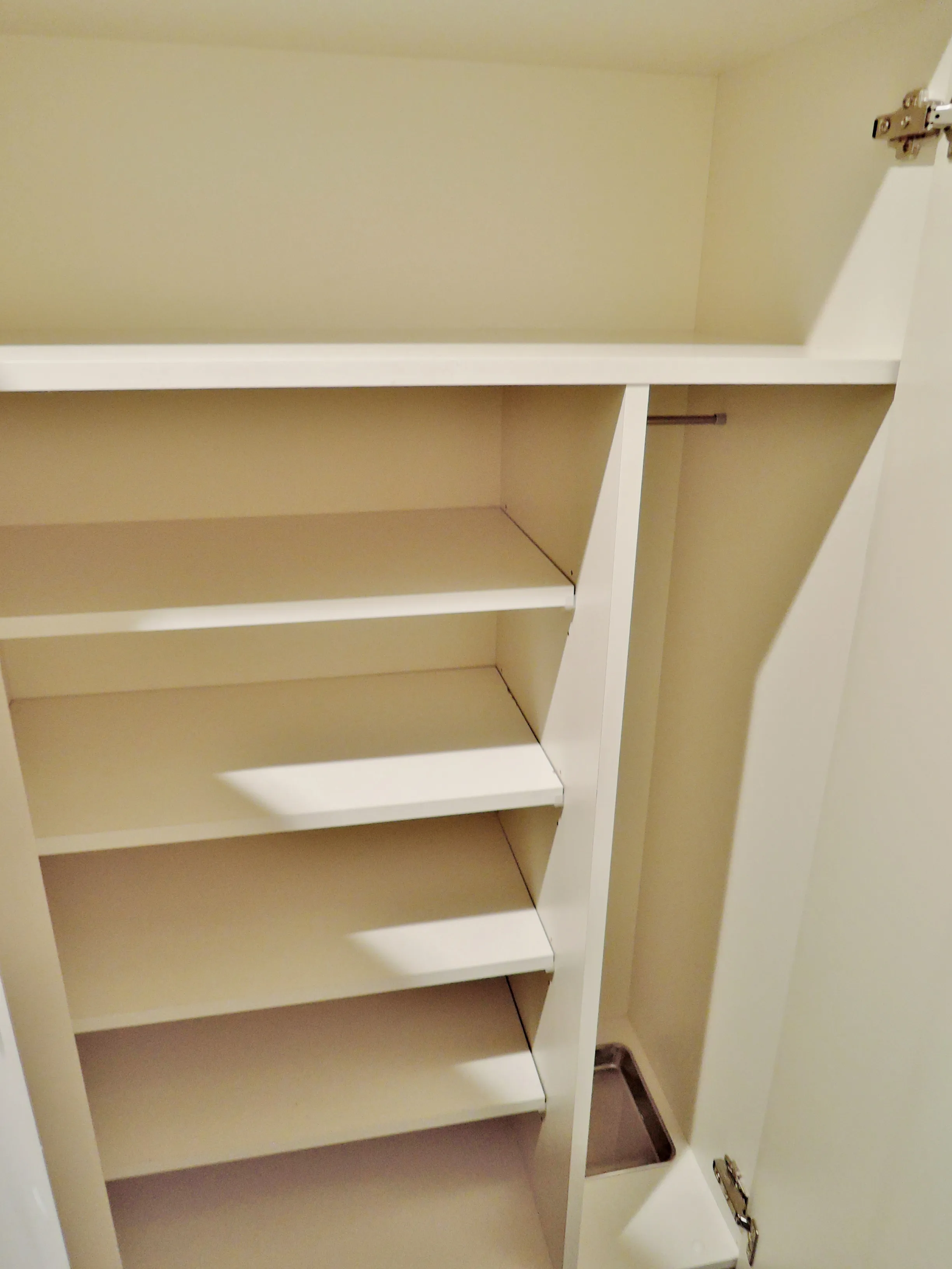 JAPT Higashi-Nihonbashi - Interior - ["Shelf", "Shelving", "Furniture"]