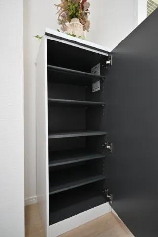 Manoa Tamagawa No. 1 - Interior - ["Wood", "Shelving", "Cupboard"]
