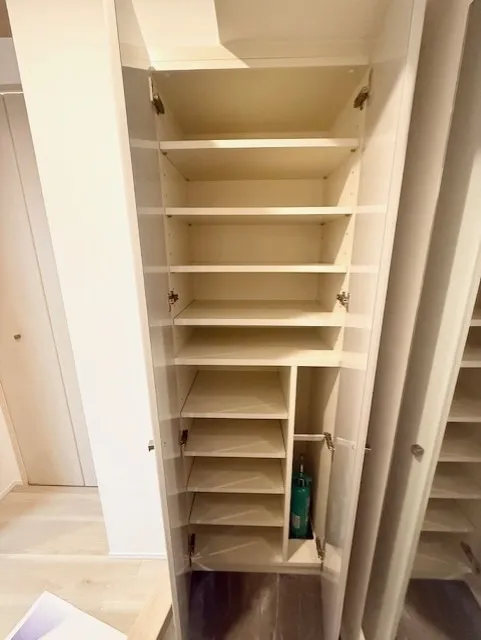 Residia Hiroo Ⅱ - Interior - ["Wood", "Flooring", "Interior design"]