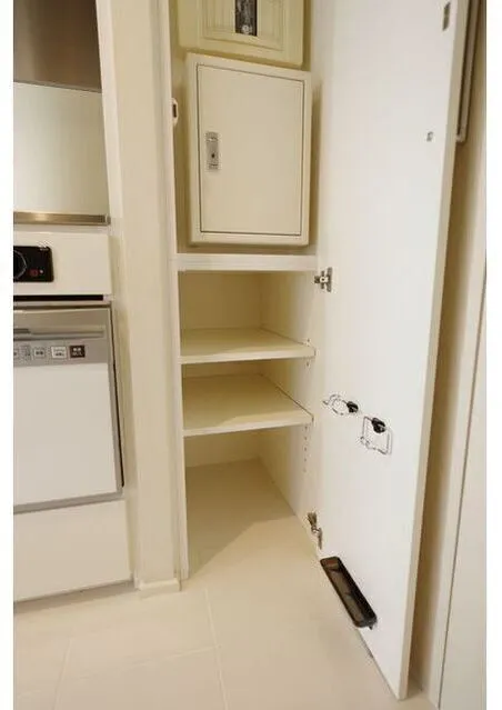 Frontier Residence The Tower Shinagawa - Interior - ["Cabinetry", "Shelf", "Door"]