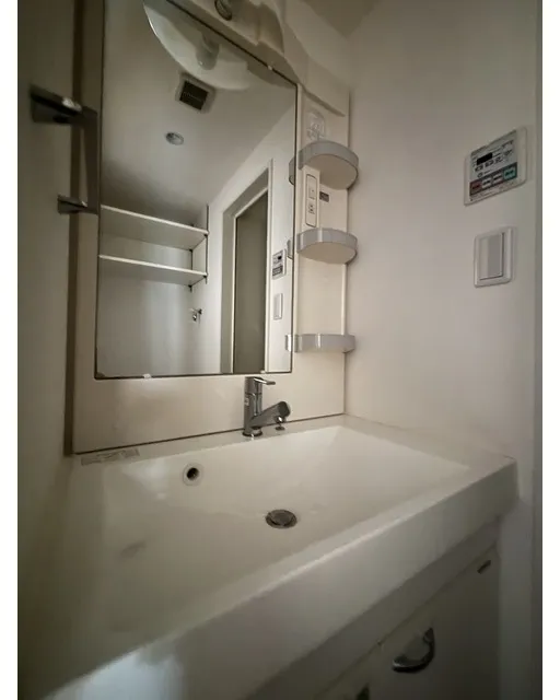 Casa Misakicho - Interior - ["Plumbing fixture", "Interior design", "Bathroom Sink"]