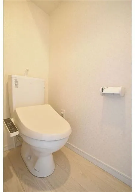Ravient Asakusa Kototoi - Interior - ["Toilet seat", "Toilet", "Bathroom"]