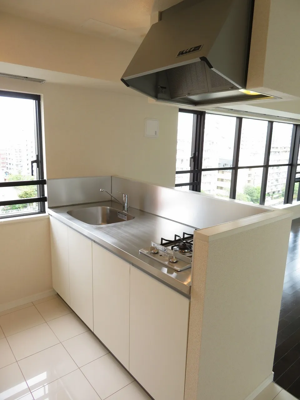 Will Terrace Kachidoki - Interior - ["Kitchen", "Flooring", "Countertop"]