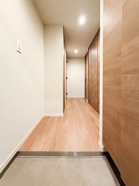 Preasvelta Minowa - Interior - ["Flooring", "Floor", "Wood flooring"]