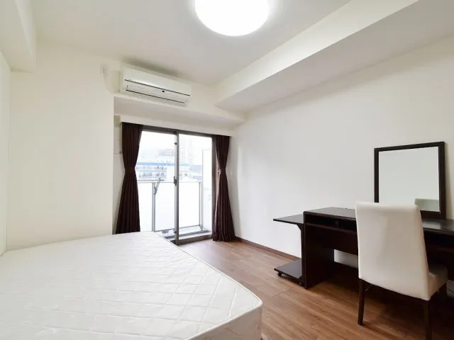 Dearly Alicious Port District Coast - Interior - []