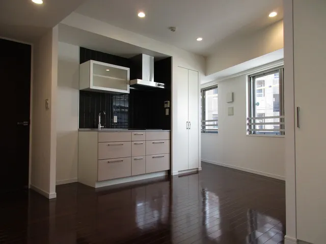 Park Habio Moto-Azabu - Interior - ["Cabinetry", "Property", "Window"]