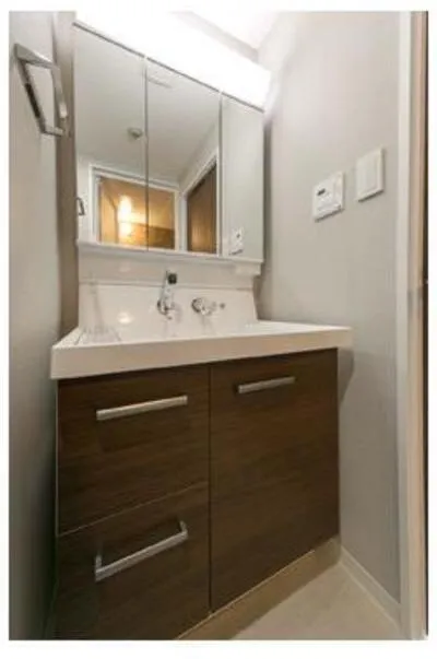 CENTENNIAL TOWER - Interior - ["Property", "Room", "Furniture"]