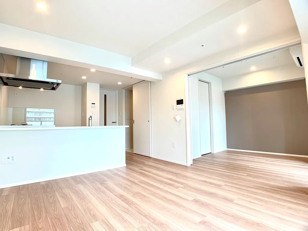 Urban Core Tsukishima - Interior - ["Building", "Cabinetry", "Wood"]