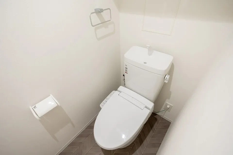 Hmlet Sangenjaya II - Interior - ["Toilet seat", "Toilet", "Plumbing fixture"]