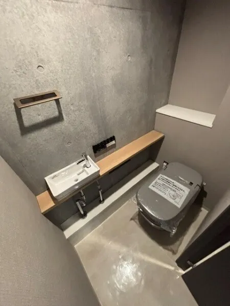 EXAM AKASAKA - Interior - ["Plumbing fixture", "Toilet seat", "Toilet"]