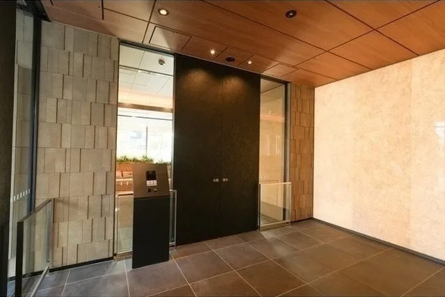 La Tierra Otorii - Exterior - ["Rectangle", "Fixture", "Wood"]