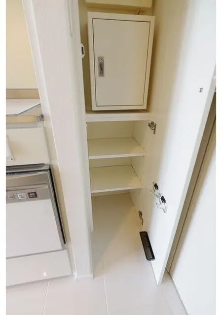 Frontier Residence The Tower Shinagawa - Interior - ["Fixture", "Wood", "Shelving"]